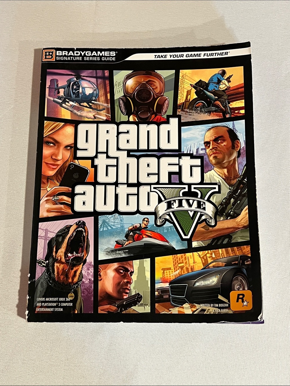 Grand Theft Auto V Signature Series Guide - Black Cover